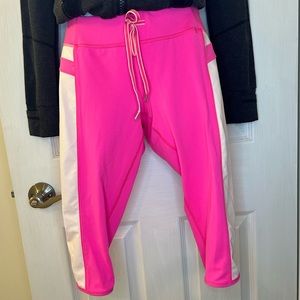 Lululemon “heat it up” crop in pink, size 10